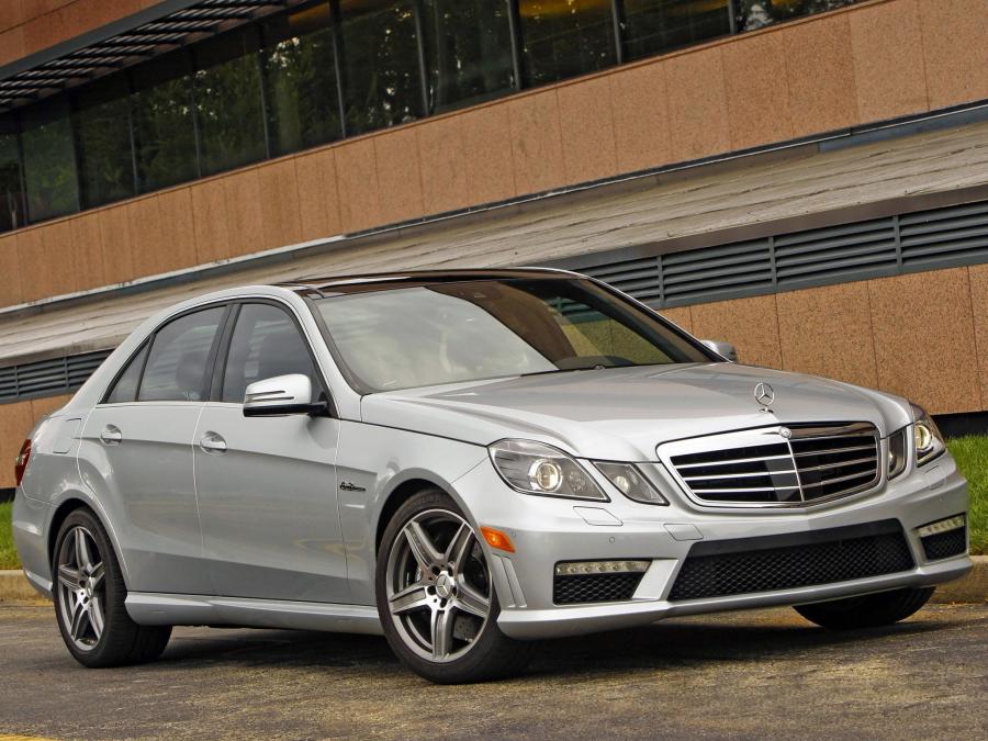  Mercedes-Benz E63 AMG 2009 года  (US) (фото 5 из 11)